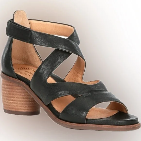 Brioso Verandah Leather Block Heel Sandals, size 8 - Picture 1 of 8